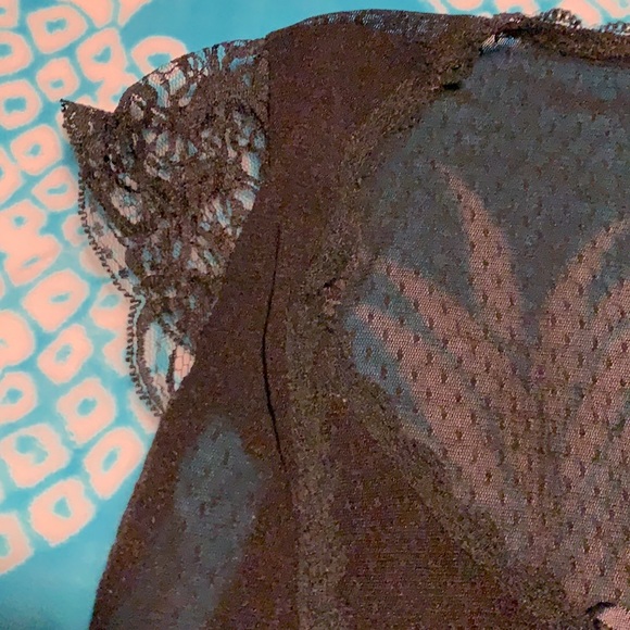 Sleeveless Sheer Blouse - Picture 3 of 3